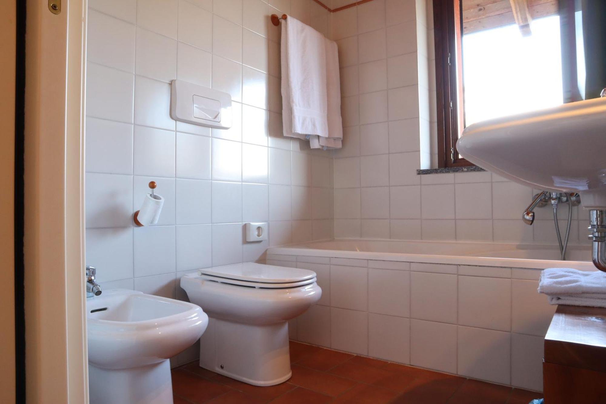 Relais Ca Nova Guest House Bogogno Kültér fotó